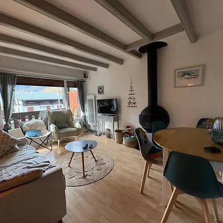 T2 Centre Village - Proximite Telecabine - Vue Montagne Plein Sud - Terrasse Couverte - Balcon - 1 Lit Double En 160 - Salon 1 Canape Convertible En 140 - Cuisine Separee Lejlighed *